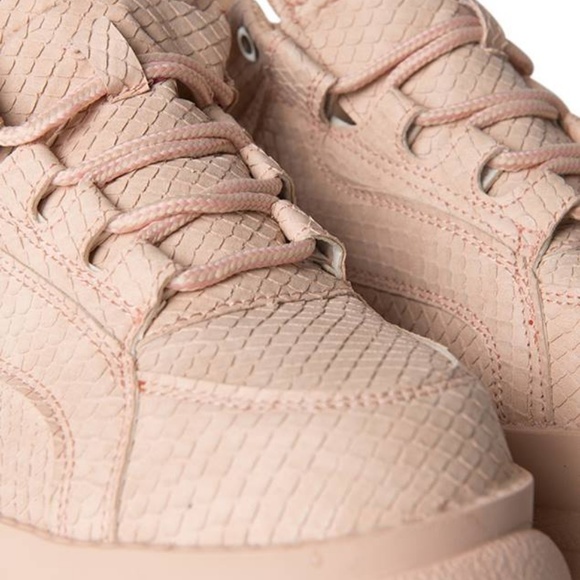 CAPE ROBBIN - Picture 7 of 7